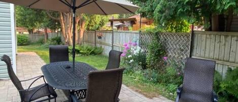 屋外ダイニングエリア