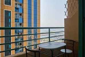 Comfort Apartment | 1 bedroom, soundproofing, iron/ironing board, free WiFi - Delighful 1BR with coast view (Dubai)