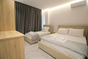 Deluxe Triple Room, Pool View | Desk, soundproofing, free WiFi, bed sheets - Noa Boutique Hotel (Ksamil)
