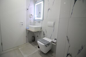 書桌、隔音、免費無線上網