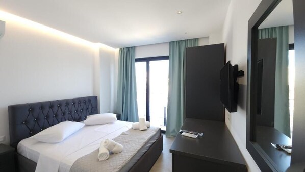 Deluxe Double Room, Pool View