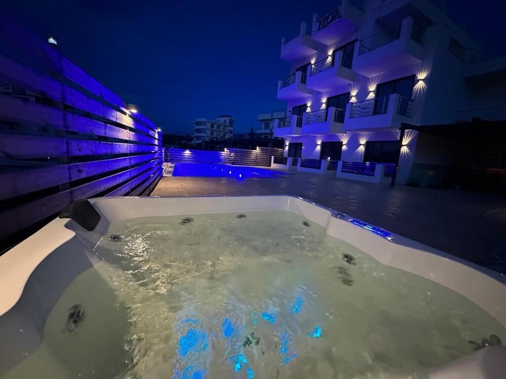 Deluxe Double Room, Pool View | Desk, soundproofing, free WiFi, bed sheets