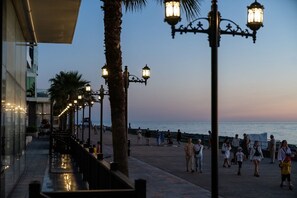 Property grounds - Batumi View, seperate bedroom, 20 steps to the sea (Batumi)