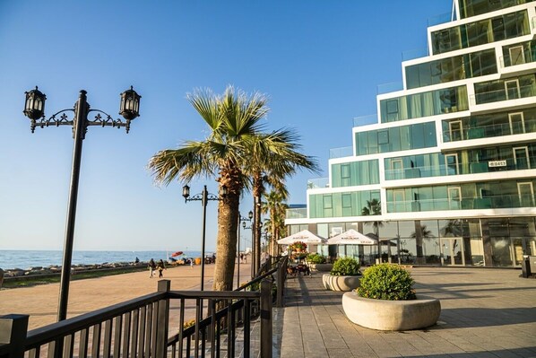 Property grounds - Batumi View, seperate bedroom, 20 steps to the sea (Batumi)