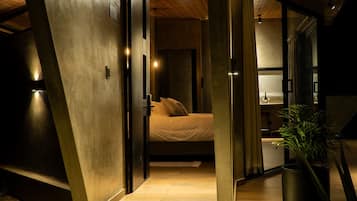 1 bedroom, Egyptian cotton sheets, premium bedding, down duvets