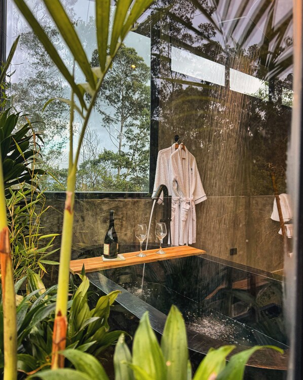 LORD S VILLE | 浴室 | 吹风机、浴袍、拖鞋、毛巾