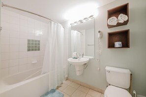 Hair dryer, towels, soap, shampoo - Bliss by the Bay- Studio (Miramar Beach)