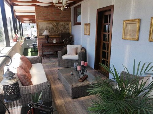 Dpto. en San Juan de Cumbayá.
Cerca de C. Comerciales y Universidades
 