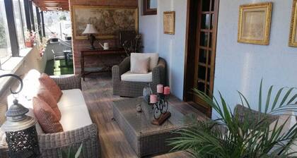 Dpto. en San Juan de Cumbayá.
Cerca de C. Comerciales y Universidades