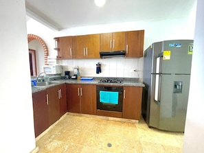 Fridge, microwave, oven, coffee/tea maker