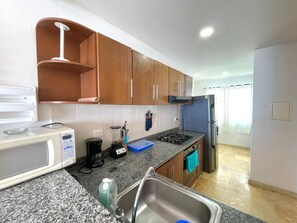 Fridge, microwave, oven, coffee/tea maker