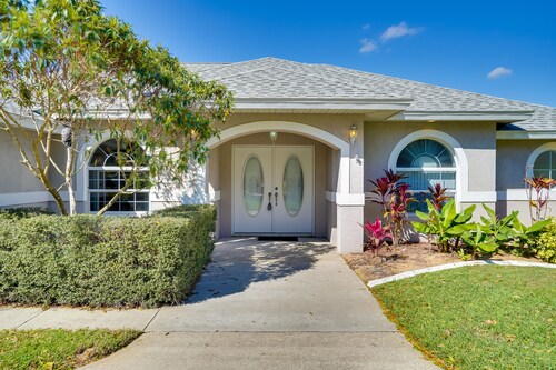 Walk to Lake: Home w/ Screened Porch in Sebring!