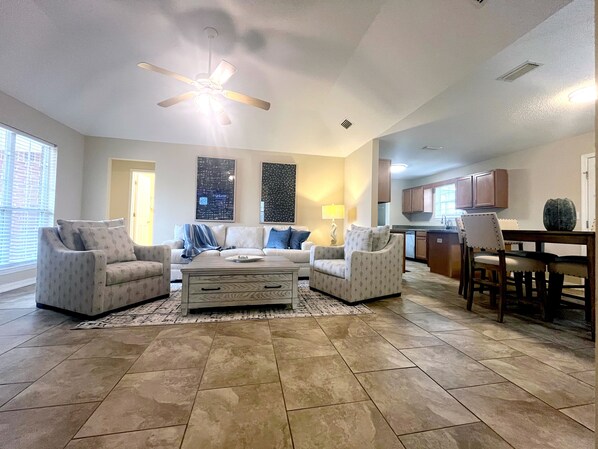 Smart TV - Separate home for families (Foley)