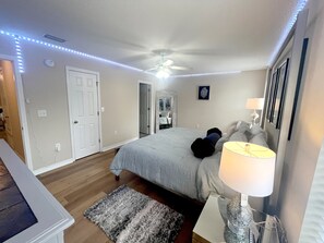 4 bedrooms, iron/ironing board, WiFi, bed sheets - Separate home for families (Foley)