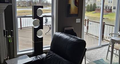 Avon Lake, Avon golf course home, 1,000 s.f. open outdoor deck on course lake