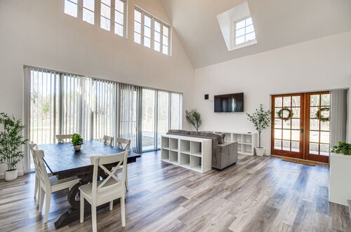 Spacious Lexington Home w/ Fire Pit: Hunt & Fish!