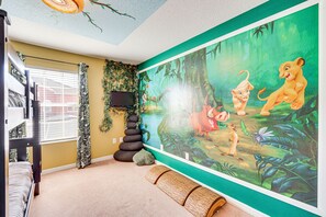 4 slaapkamers, een bureau, een strijkplank/strijkijzer, internet