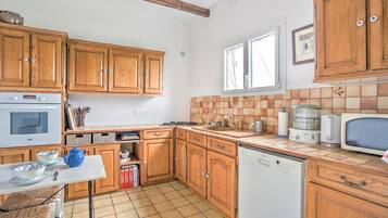 Réfrigérateur, micro-ondes, four, lave-vaisselle