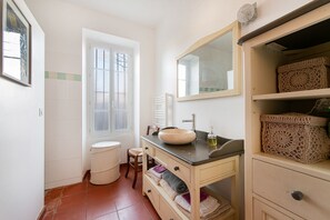 Hair dryer, towels