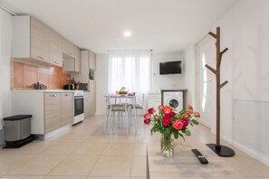 Fridge, microwave, coffee/tea maker, electric kettle