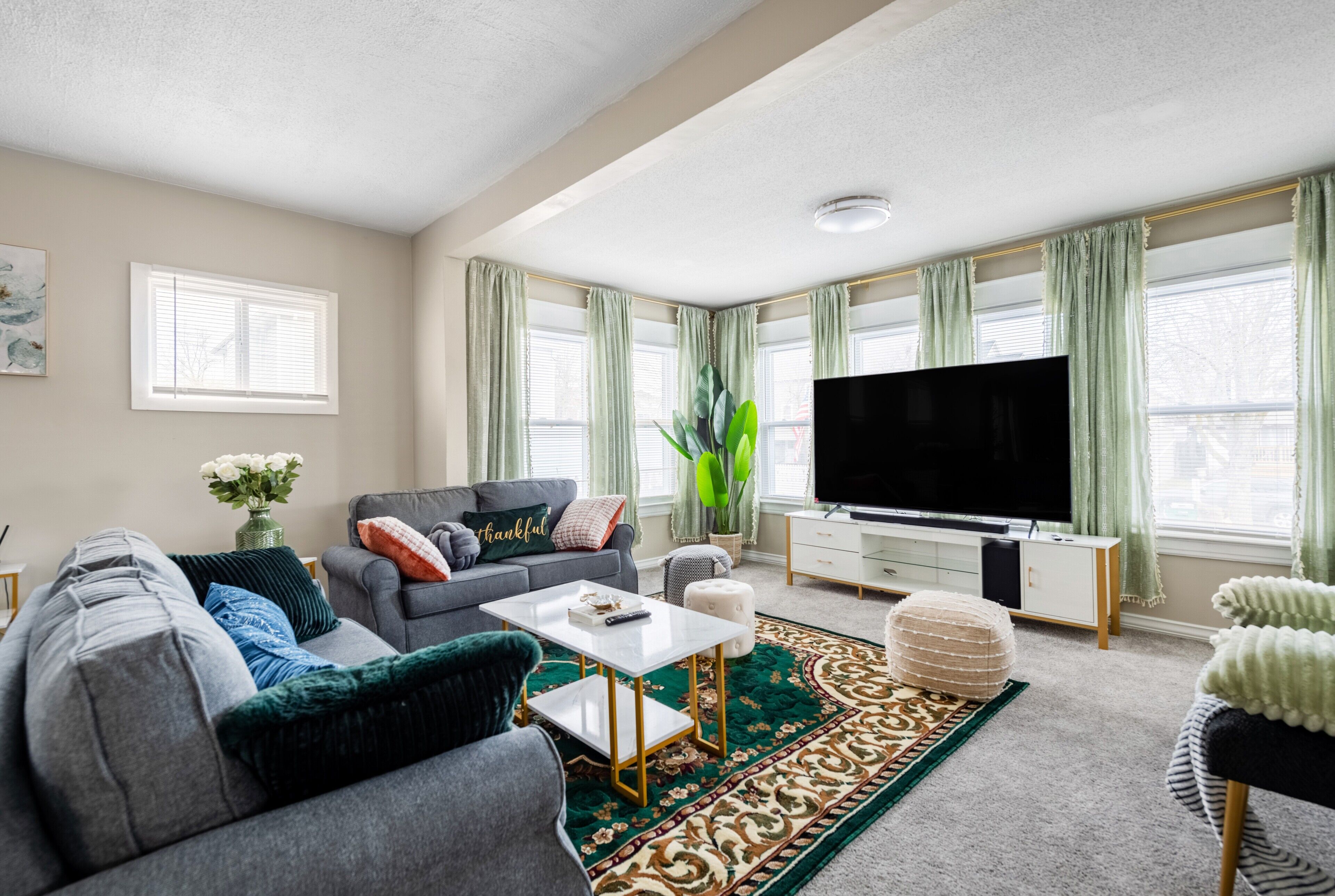 Newly Designed Retreat: Prime Spot, Amenities, 10 Parking Spaces, and Much More!