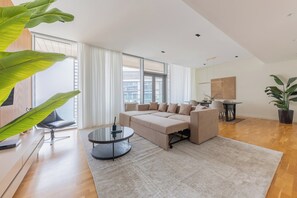 2 室のベッドルーム、防音設備、アイロン / アイロン台、WiFi (無料)