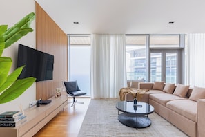 2 室のベッドルーム、防音設備、アイロン / アイロン台、WiFi (無料)