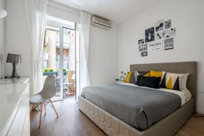 1 bedroom, desk, iron/ironing board, travel cot - Solari Apartment, Milan fashion street (Milano)