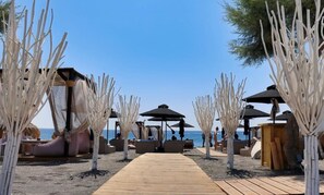 Private beach, black sand, beach bar - Miracles Suites by Anastasia Princess, Adults Only (Santorini)