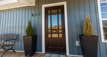 BLUEBERRY COTTAGE is superbly located in Mena. WIFI, ALL NEW, Just Remodeled