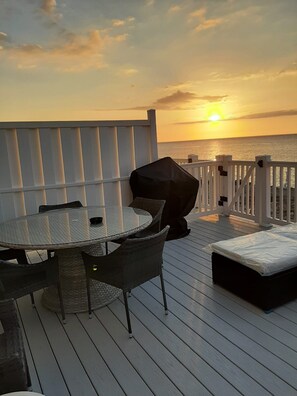Outdoor dining - Ocean View Villa @ LBCC (Negril)