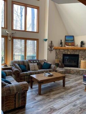 Smart TV, fireplace, DVD player, table football