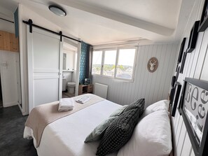 1 bedroom, iron/ironing board, travel cot, free WiFi