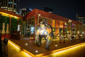 คอมฟอร์ทอพาร์ทเมนท์ | 1 ห้องนอน, โต๊ะทำงาน, ห้องเก็บเสียง, เตารีด/โต๊ะรีดผ้า
