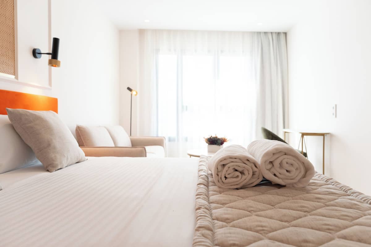 2 habitaciones, minibar y caja de seguridad en la habitación