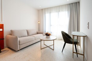 15-Zoll-Flachbildfernseher mit Satellitenempfang, Fernseher