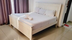 2 室のベッドルーム、アイロン / アイロン台、WiFi、ベッドシーツ