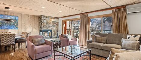 Televisor i llar de foc