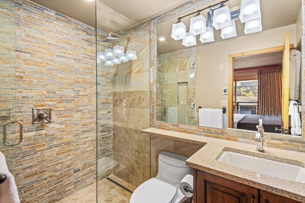 Dutxa, assecador de cabells i tovalloles 