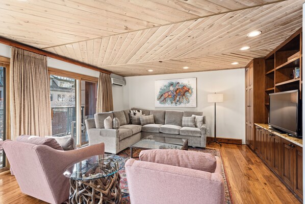 Télévision, cheminée