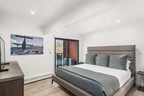 3 bedrooms, iron/ironing board, travel crib, free WiFi