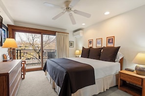3 bedrooms, iron/ironing board, travel crib, free WiFi