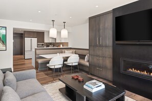Smart TV y chimenea 