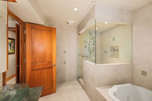 Shower, jetted bath, hair dryer, towels - North Of Nell, Unit 3f (Aspen)