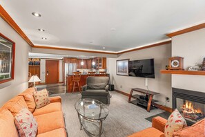 Smart TV, fireplace - North Of Nell, Unit 3f (Aspen)