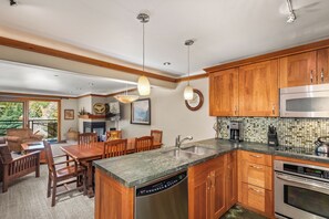 Fridge, microwave, oven, stovetop - North Of Nell, Unit 3g (Aspen)