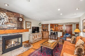 Smart TV, fireplace, offices - North Of Nell, Unit 3i (Aspen)