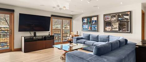 Télévision, cheminée