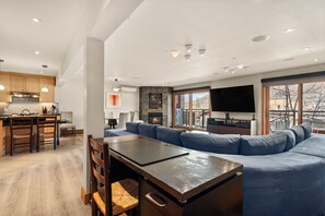 Interior - North Of Nell, Unit 3j (Aspen)