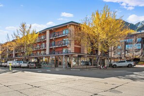 Exterior - North Of Nell, Unit 3L (Aspen)